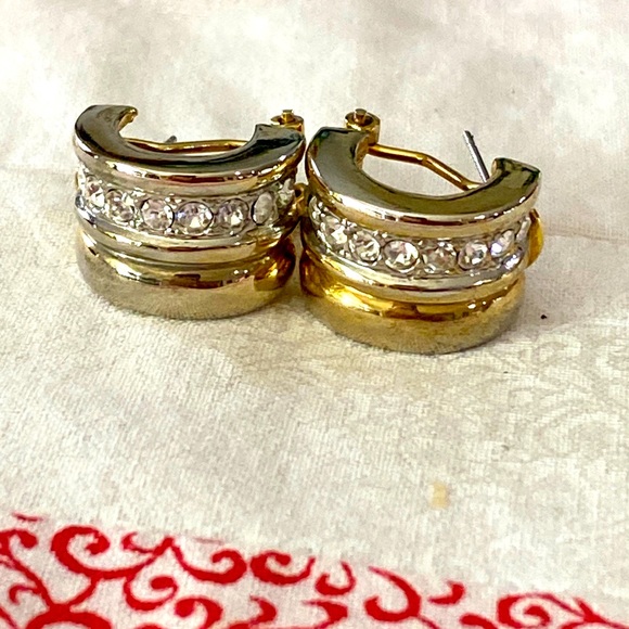 Jewelry - Clip earrings